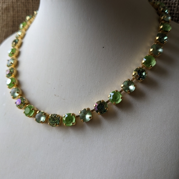 Green Peridot and Mint Crystal Necklace and Earrings in Matte Gold Plated - Picture 4 of 7